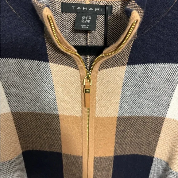 NWT! TAHARI Navy and Tan Plaid Sweater Poncho, S/M - Picture 3 of 8